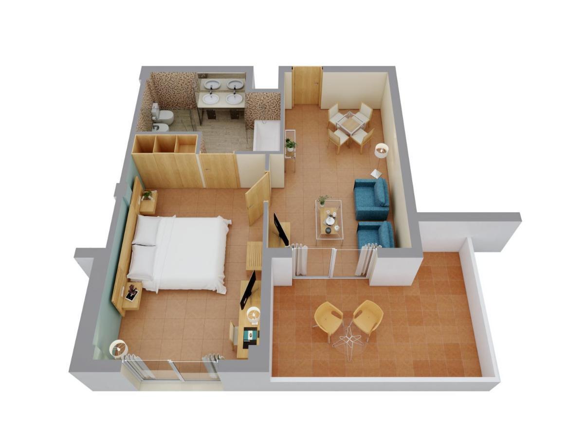 Senior Suite (3 adults + 1 Child)
